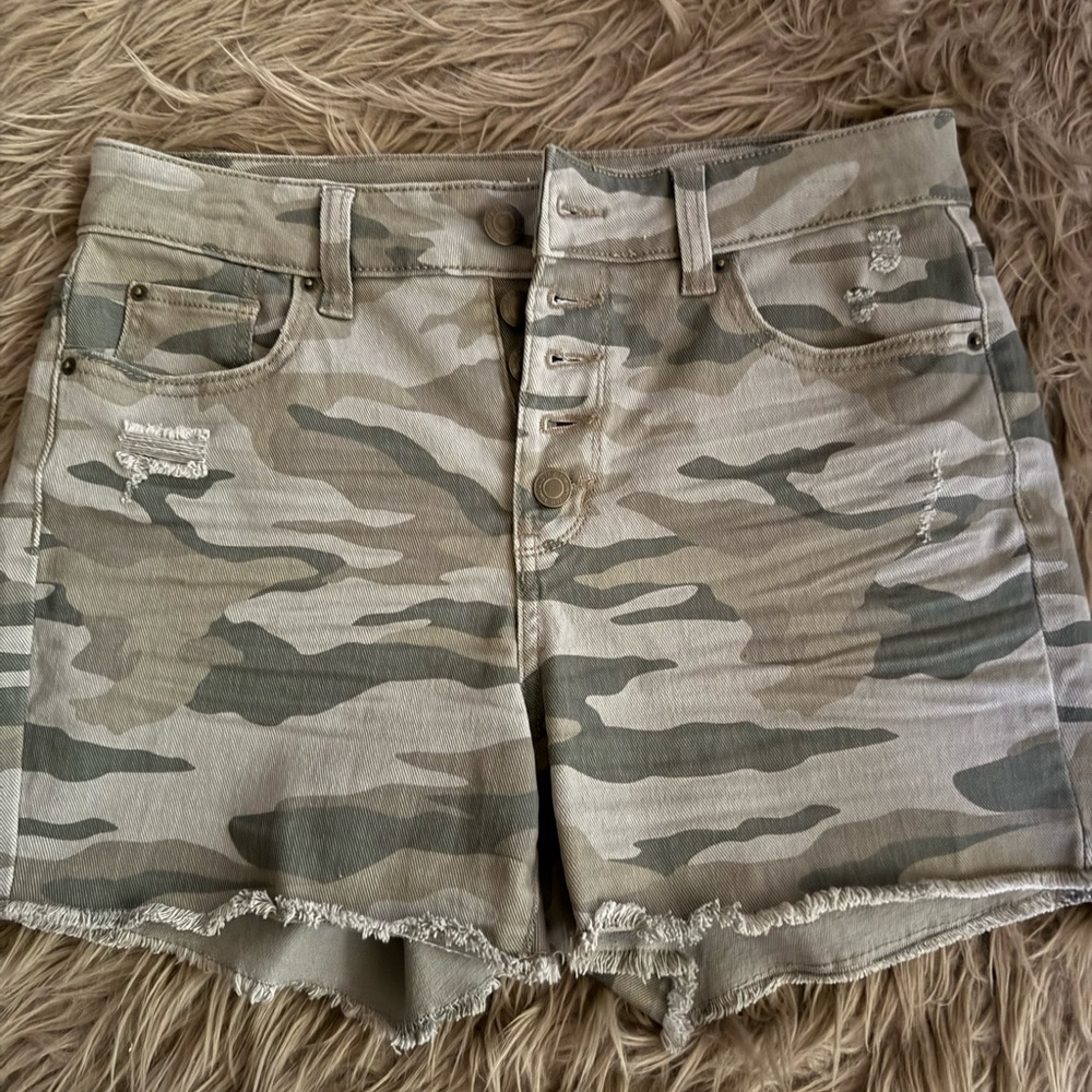 Time and Tru camo raw hem edge size 6